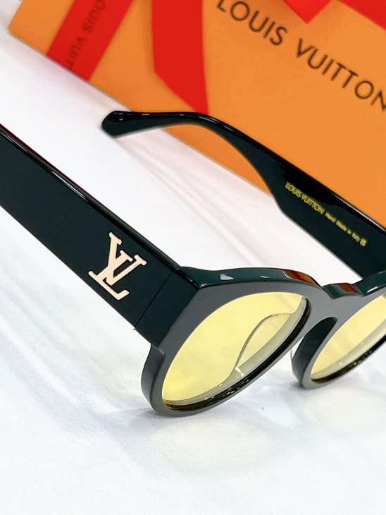 Picture of Louis Vuitton Sunglasses _SKUfw80536783fw